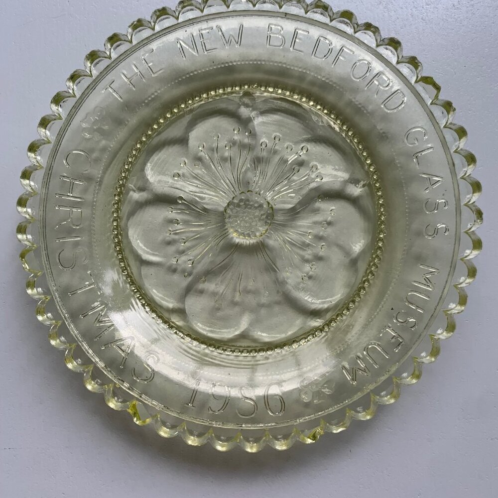 New Bedford Glass Museum Commemorative Plate Christmas 1986 – Pressed Glass - Picture 4 of 5
